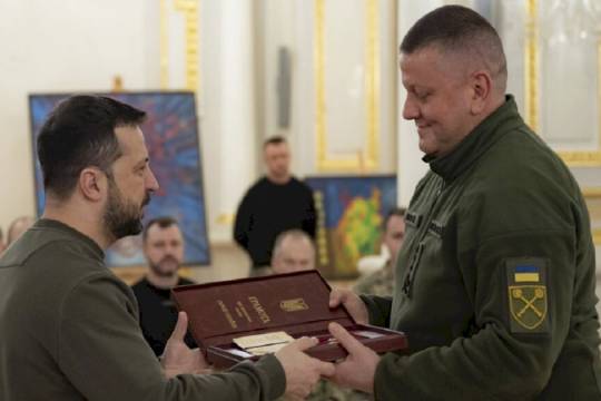 استبدال قيادة كييف في ظل التدخل الأمريكي