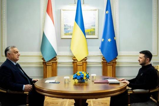 المجر واللعب على حافة السكين!